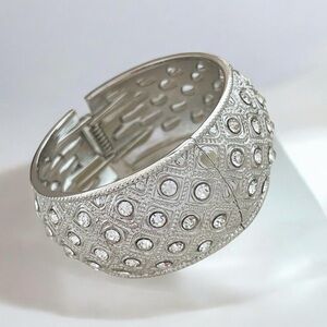 🔥🔥🆕Elegant Silver Crystal Bangle Bracelet